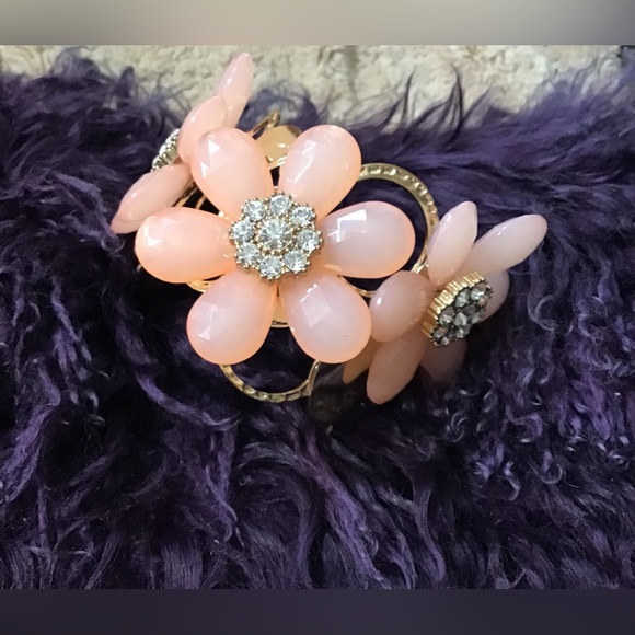 Fabulous Retro Flower Cuff Bracelet - Picture 1 of 5